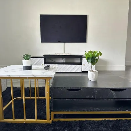 Cozy Unit Near Downtown Miami Apartment
